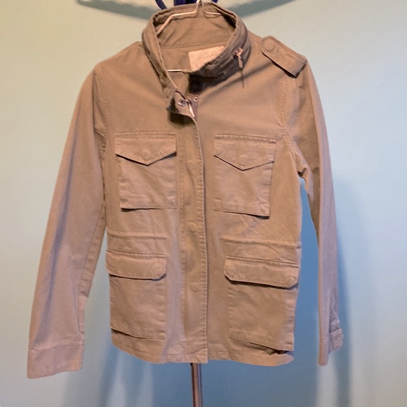 En Crème Women’s Medium Military Style Jacket. Olive Green color. Never worn. - Picture 6 of 10